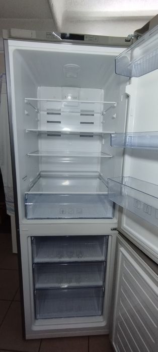 Холодильник з морозилкою Beko No frost  суха заморозка Нержавійка
