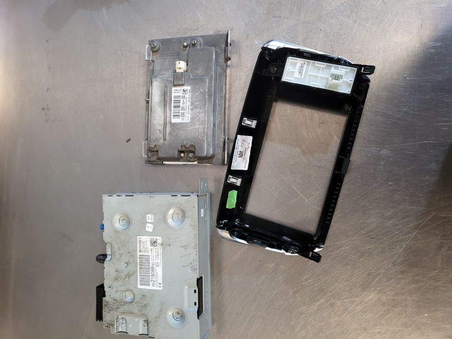 Radio GPS  peugeot 208