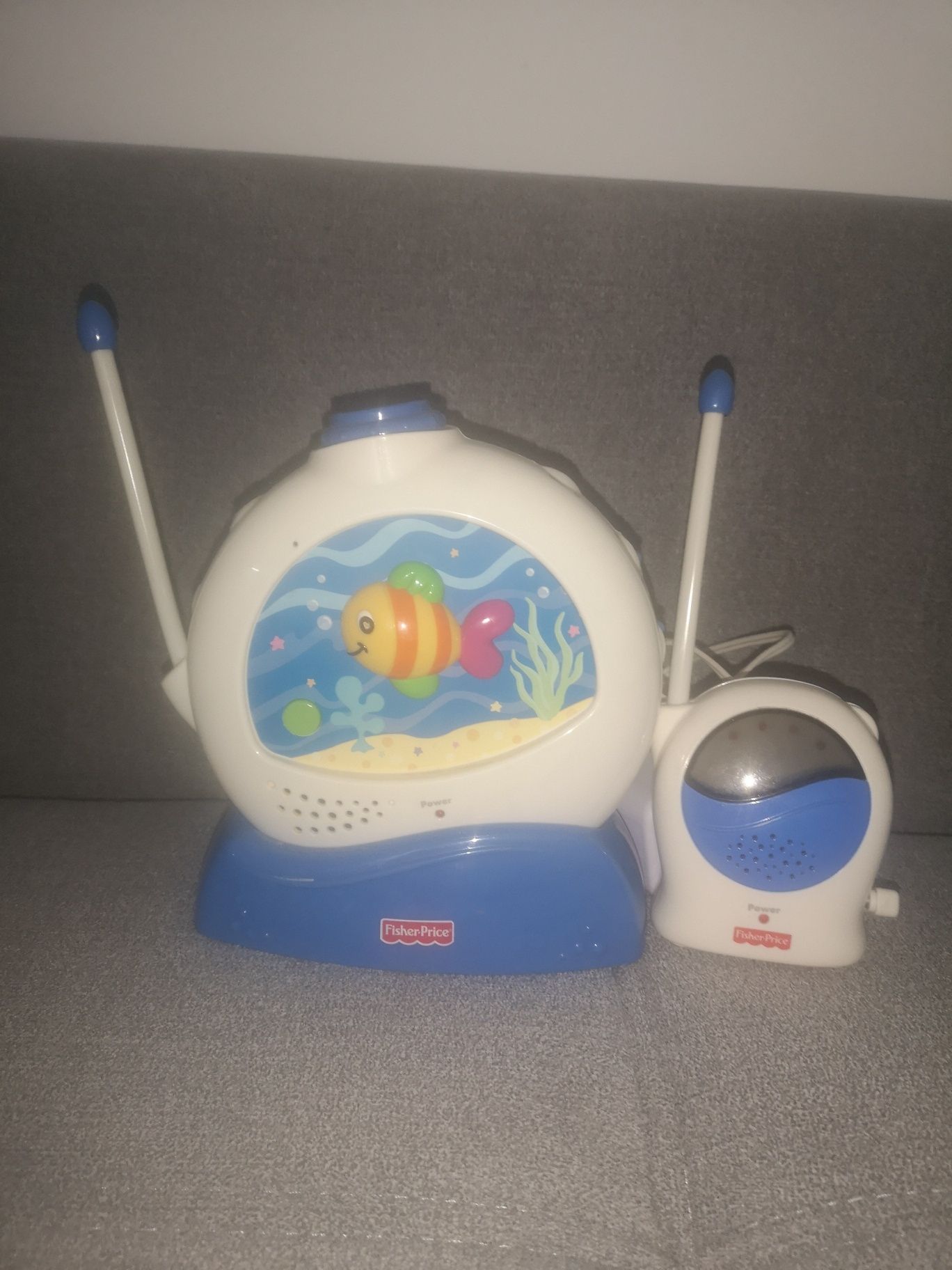 Elektroniczna niania z usypiaczem oraz projektorem Fisher Price