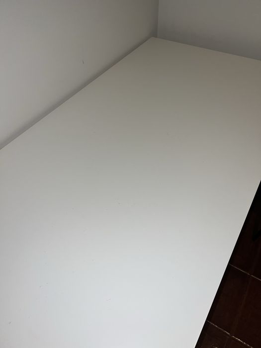 Mesa de sala extensivel ate 10 pessoas.