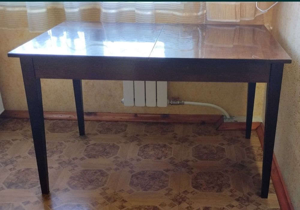 Продаж полірованого стола.