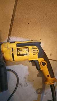 Wiertarka z udarem DeWalt 650 w