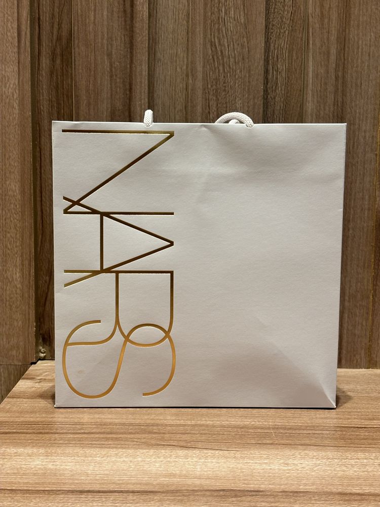 Nars sheer glow Punjab plus pompka foundation podkład hit