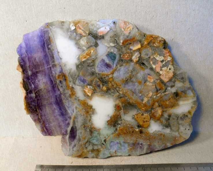 Флюорит полихромный большой полированный срез в коллекцию интерьер