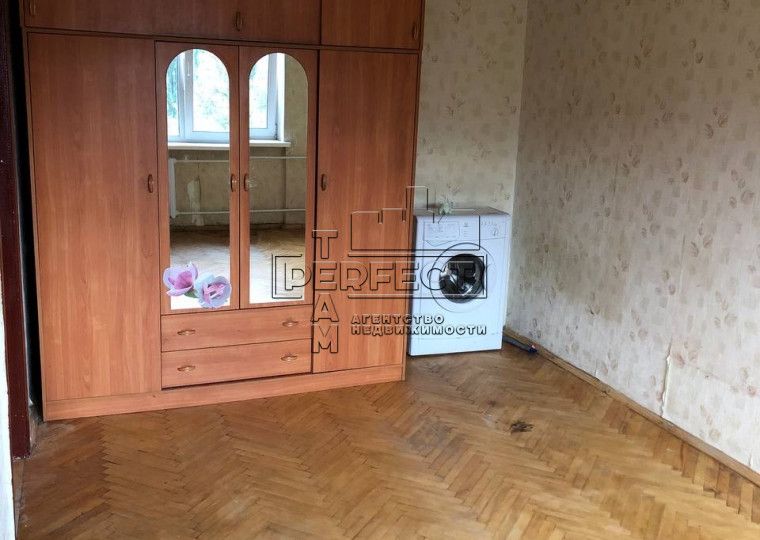 Продаж 2к квартири Кирилівська 115/2 / Кирилловская 115/2