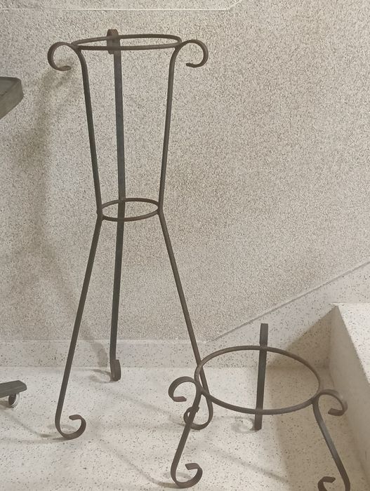 Suportes para vasos em ferro forjado