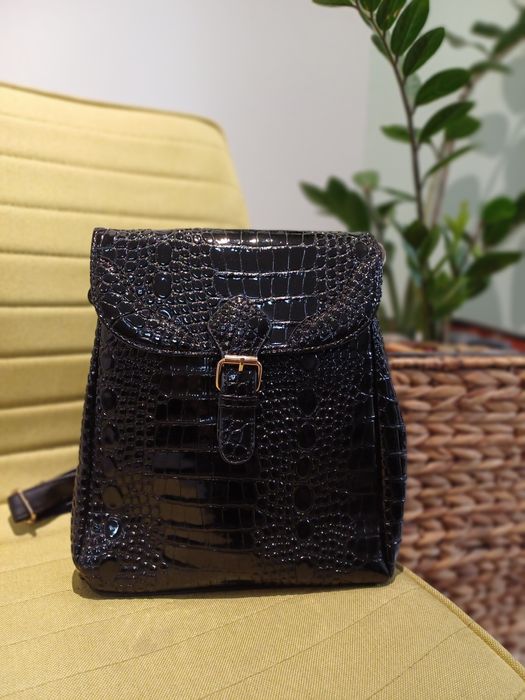 Mochila preta senhora