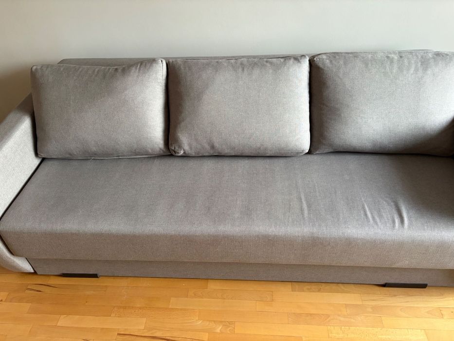 Диван для кімнати.