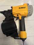 Gwoździarka Dewalt Pneumatyczna Bębnowa Zwojowa 50-83mm