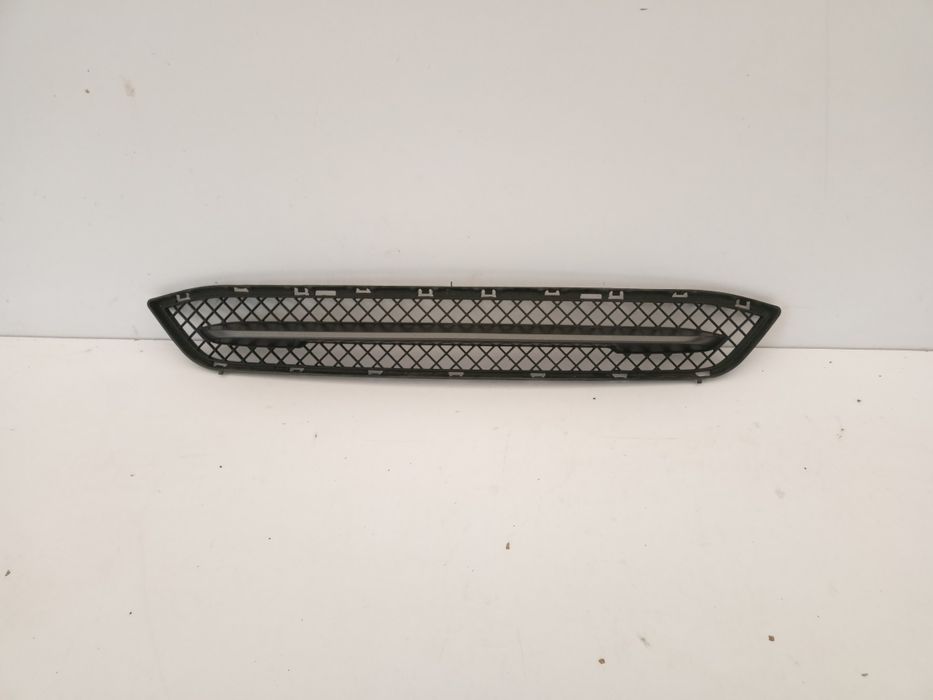 BMW X1 E84 kratka środkowa zderzaka dół dolna listwa atrapa