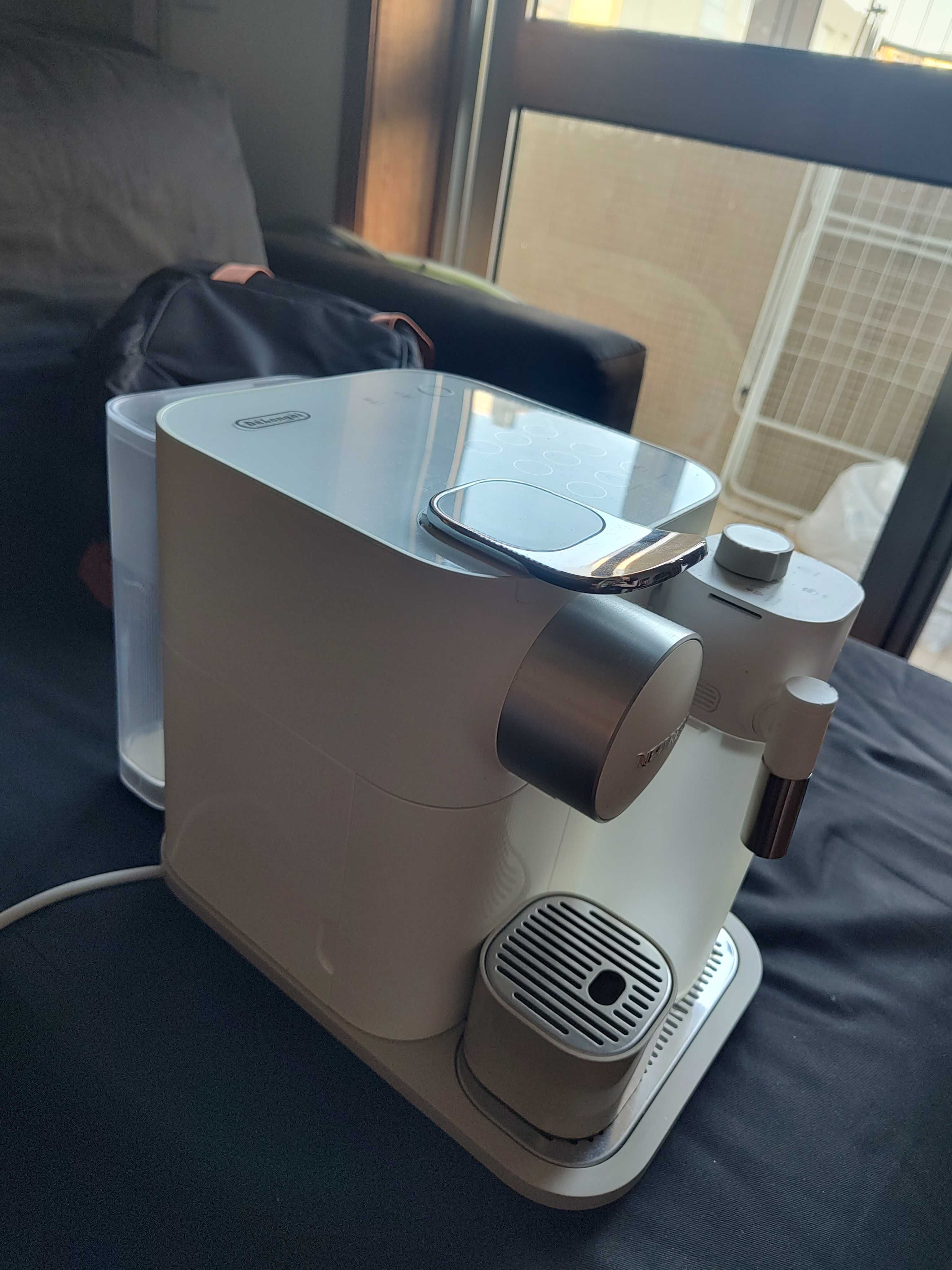 Máquina de café Nespresso Gran Lathissima