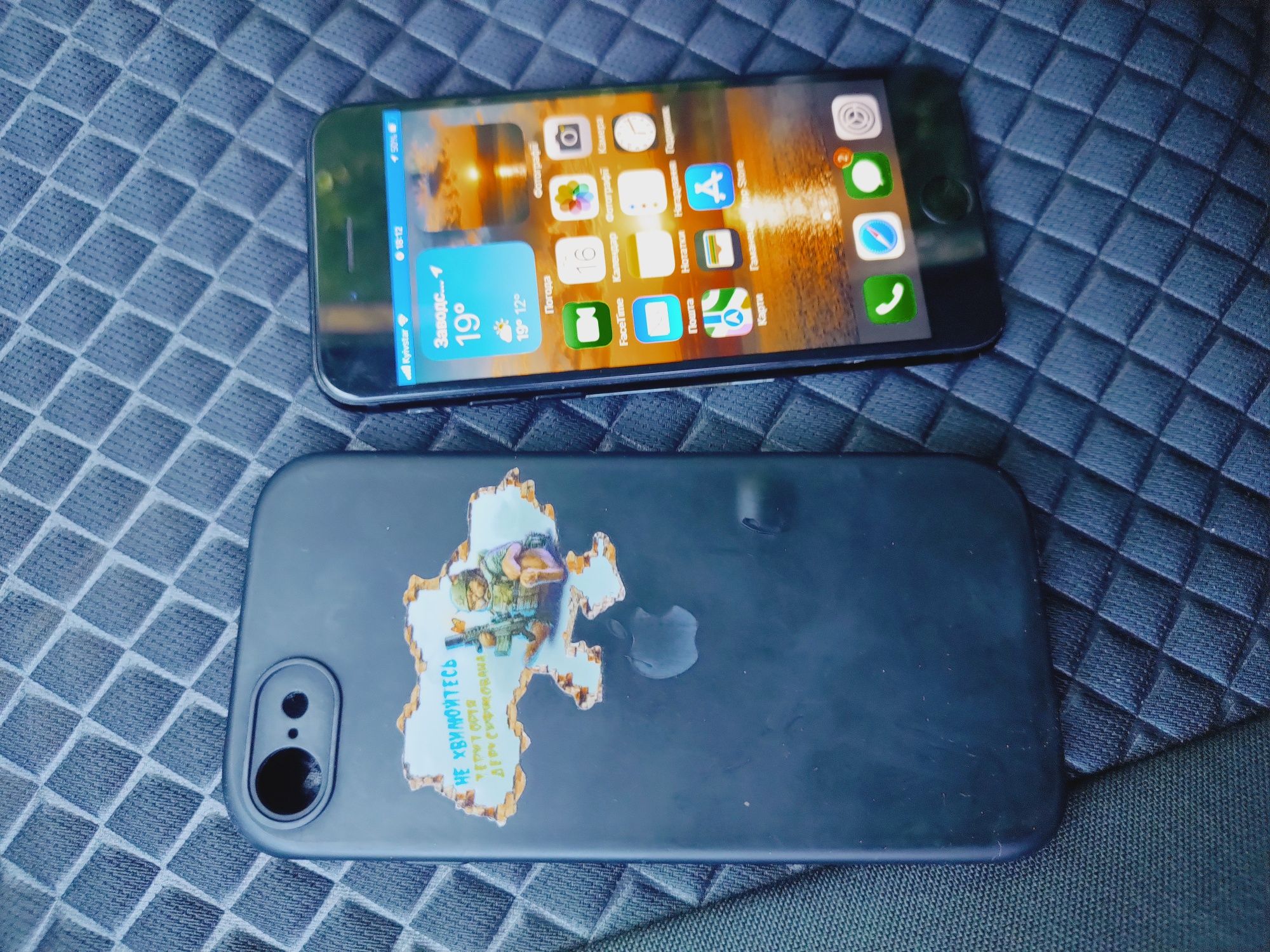 Продам Iphone 7  128мб