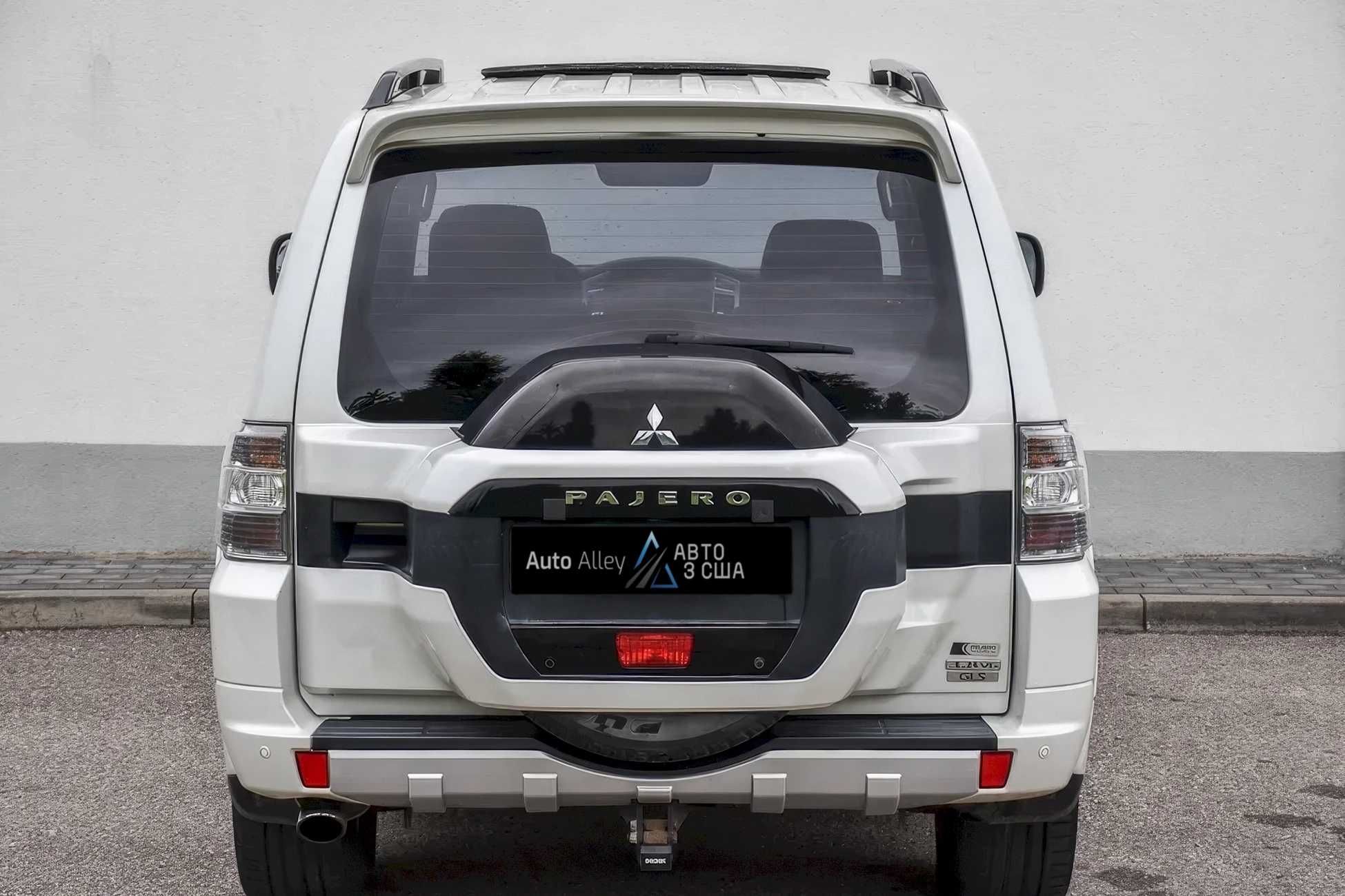 2017 Mitsubishi Pajero