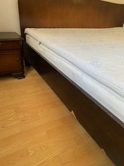 Łóżko chippendale z materacem , dwie szafki nocne - prawa, lewa