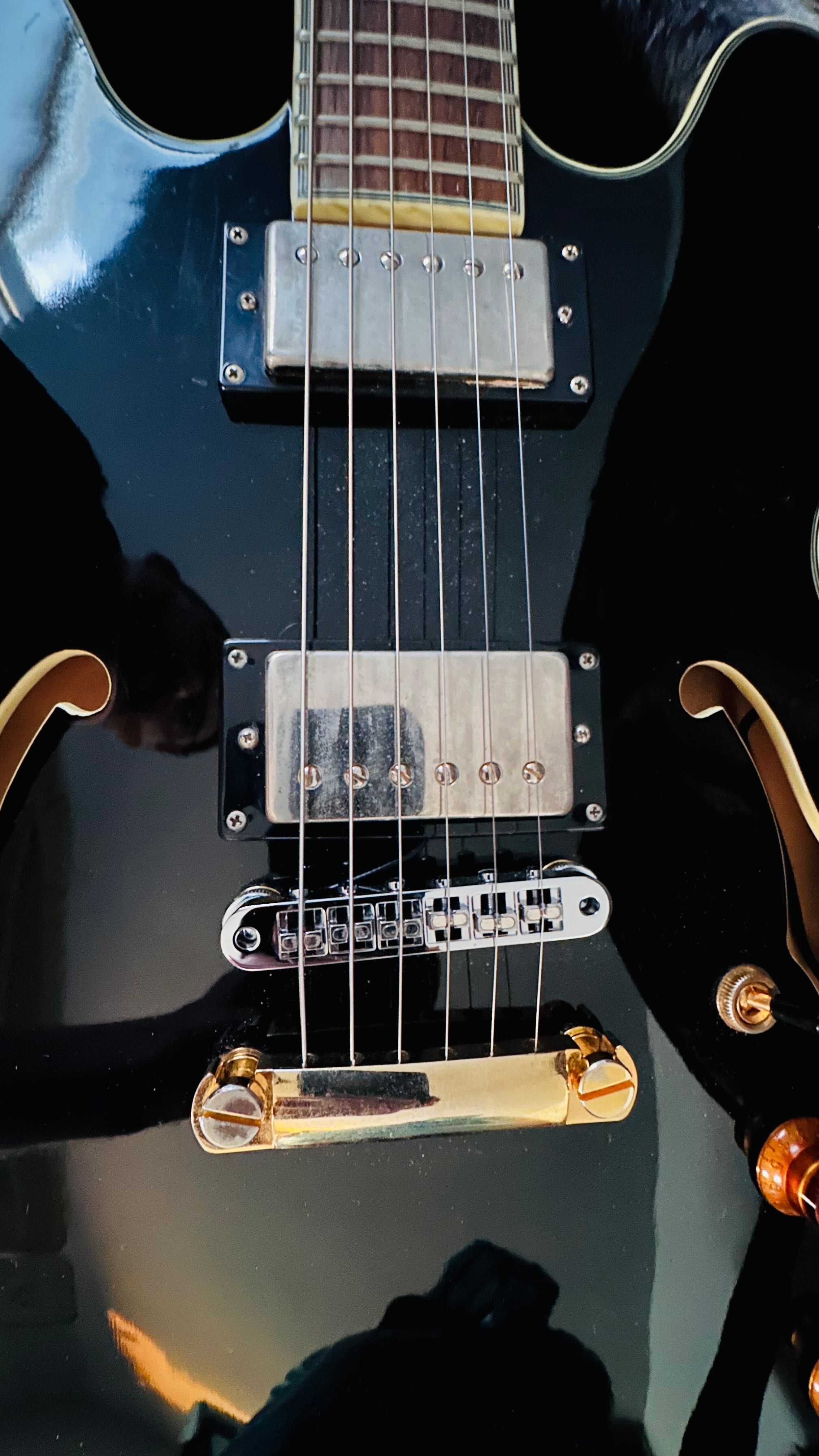 Epiphone Sheraton II z Fishman piezo powerbridge