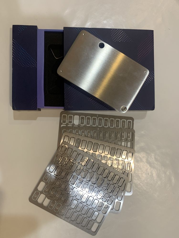 Крипто кошелек SafePal S1