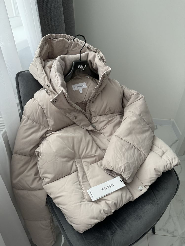 Жіночий пуховик Calvin Klein