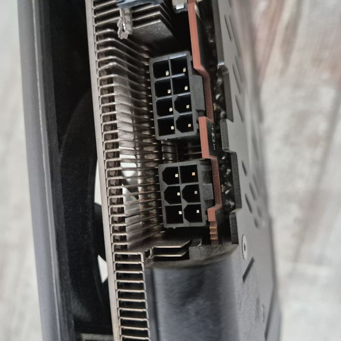 XFX RX 5700 XT 8GB 3 wentylatory doskonały stan karta graficzna