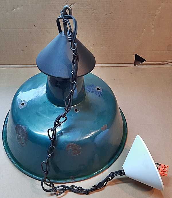 Lampa industrialna wisząca nr. 1 emaliowany klosz  E 27  z PRL