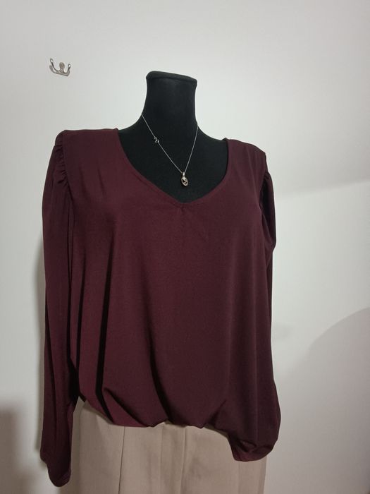 Burgundowa bluzka w serek firmy Villa nowa rozmiar 44/46illa