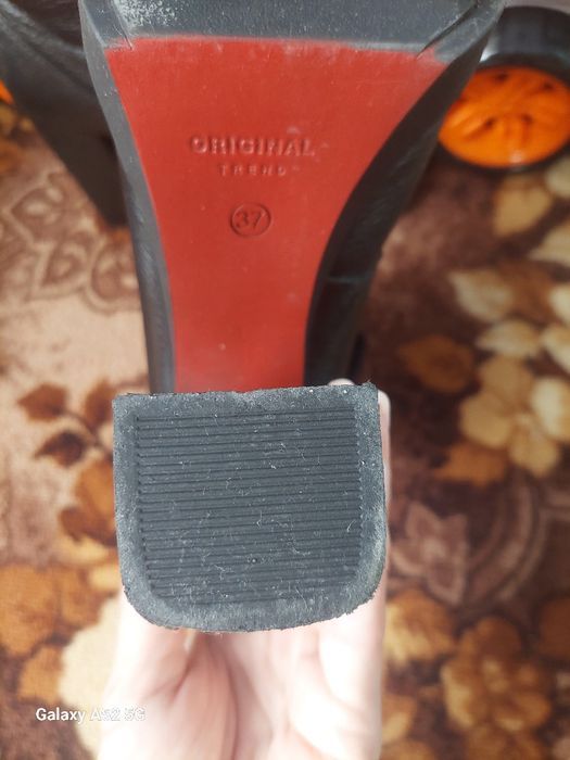 Шкіряні ботильйони на підборах