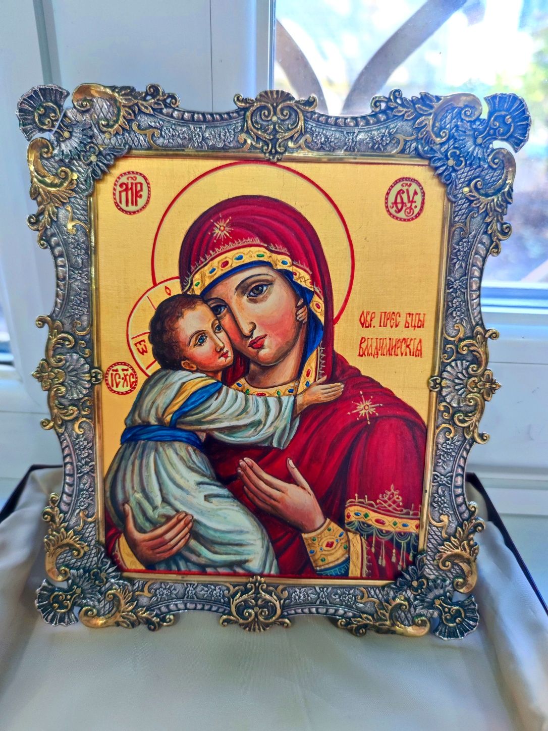 Продається срібна ікона Володимирівська Божа Матір