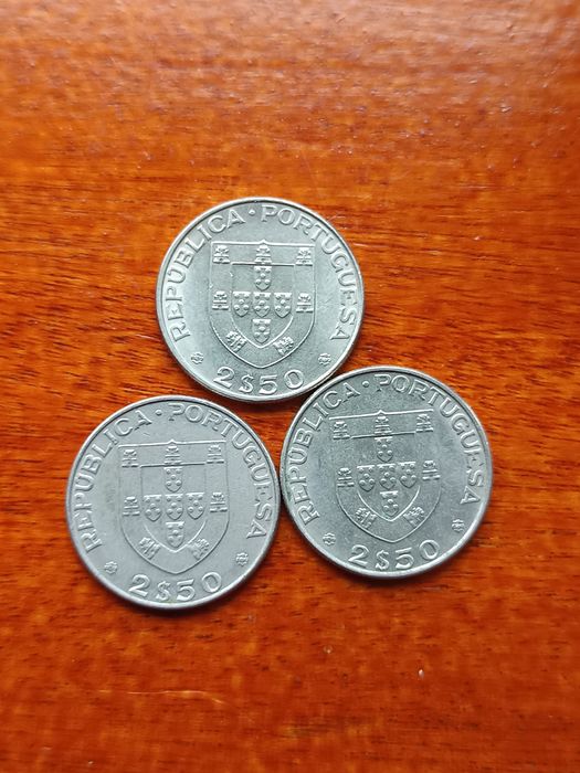 3 moedas de 25 tostões