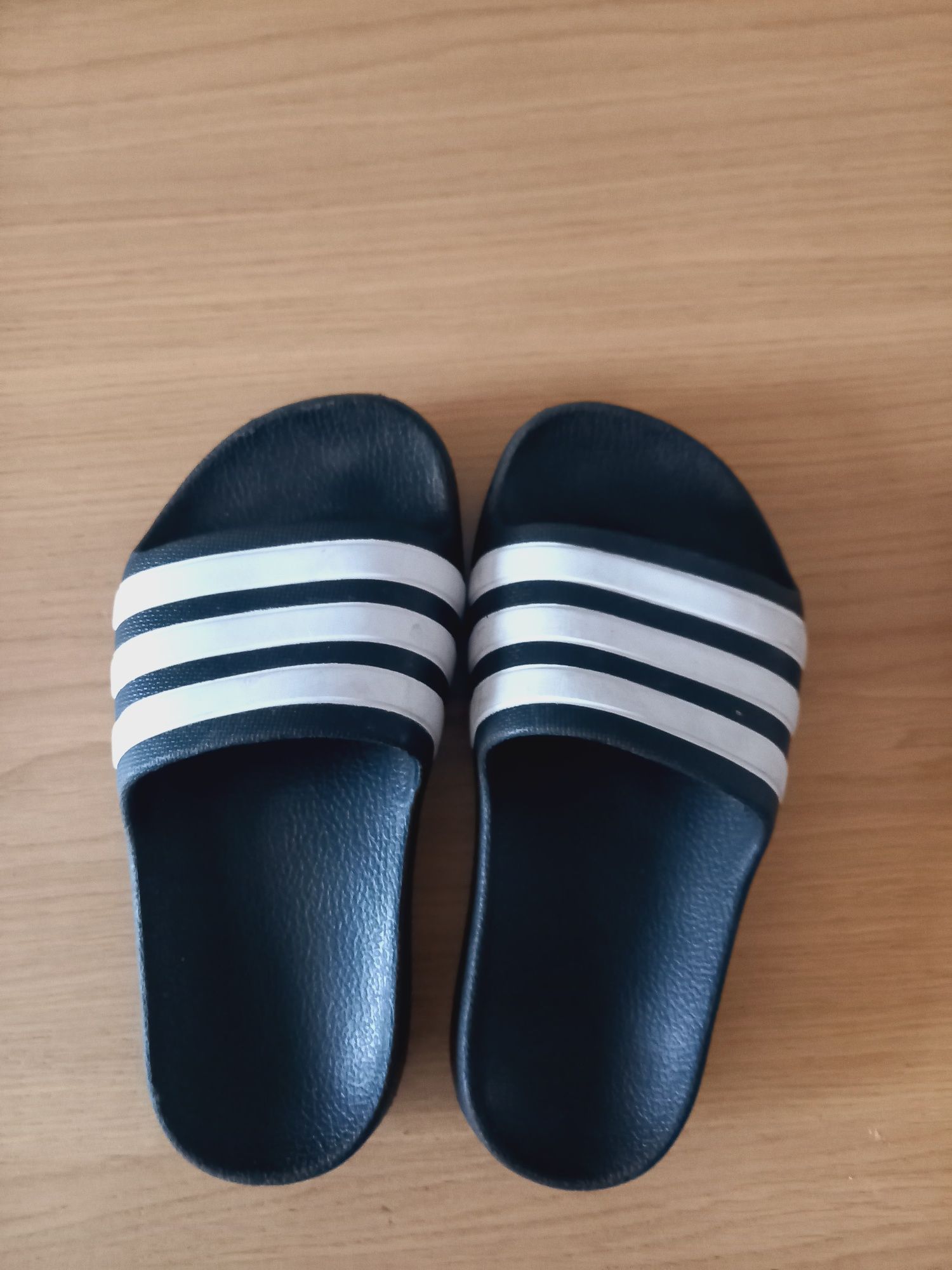 Klapki dziecięce r. 28.5 Adidas