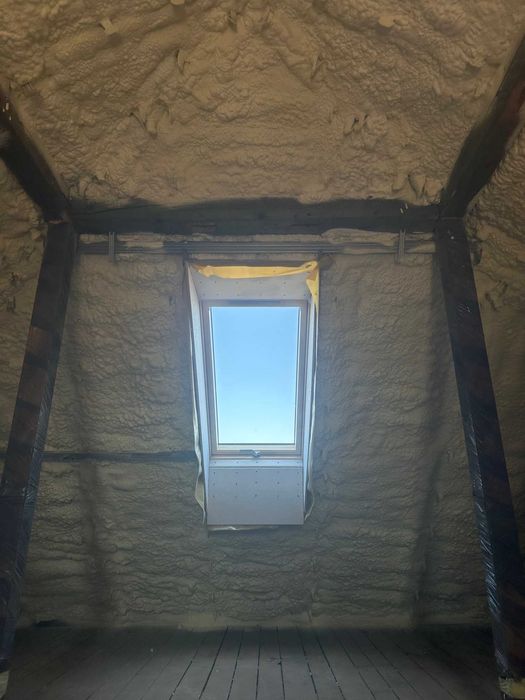 Ocieplanie piana PUR - Ocieplanie poddaszy pianką i celuloza Isocell