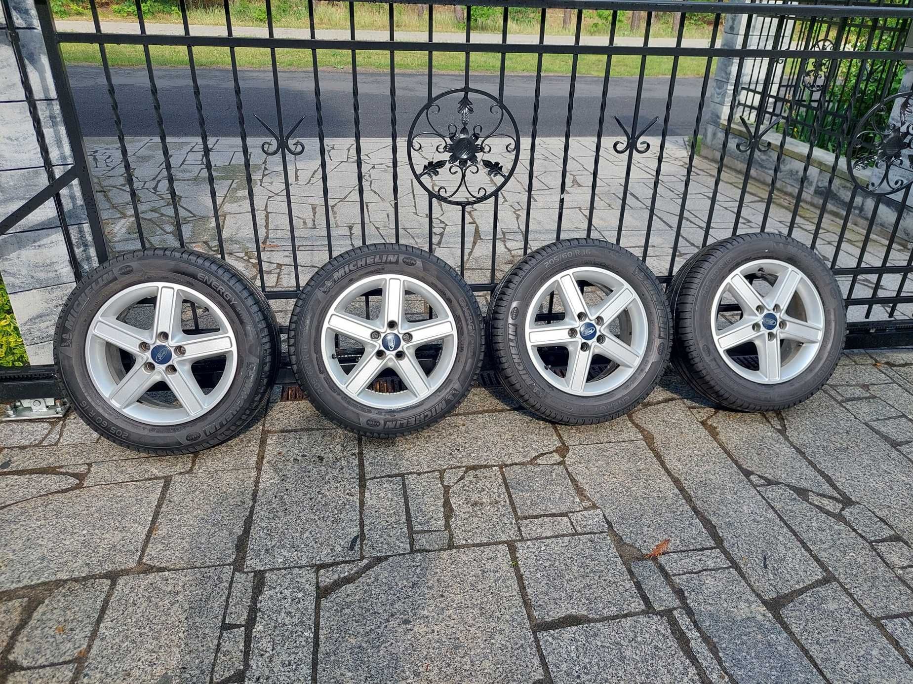 Felgi z oponami Ford 205/60/R16