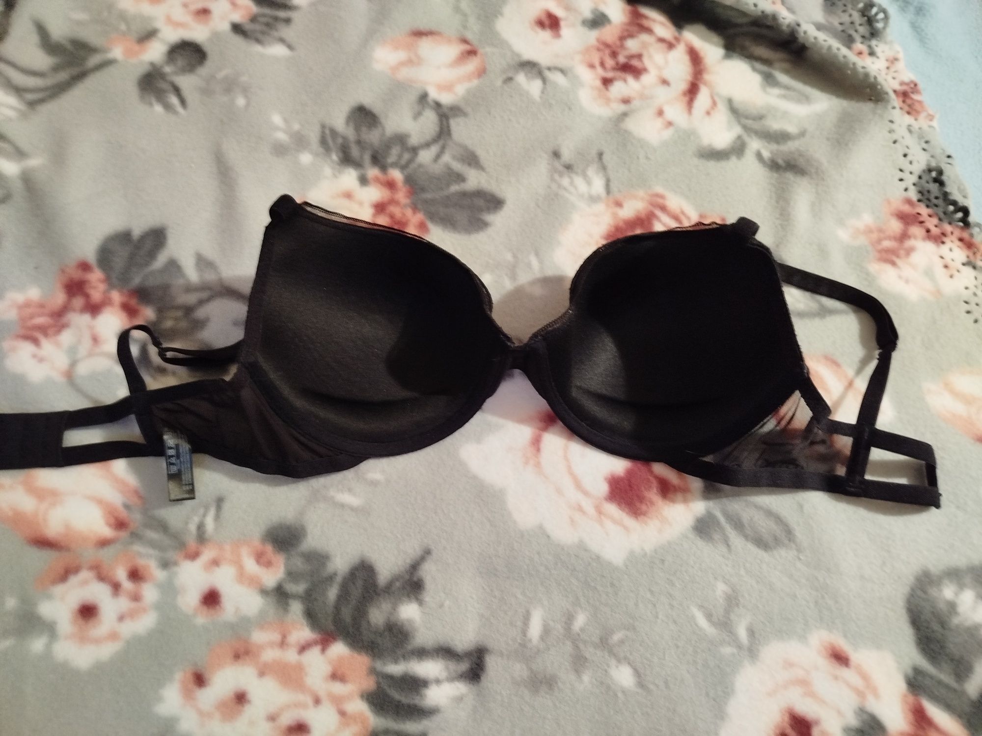 Czarny biustonosz Wonderbra 80 D