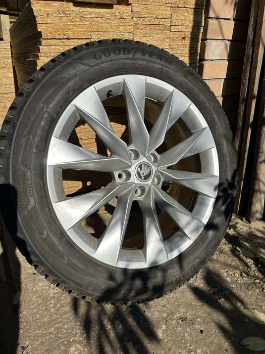 Продаю оригінальні, майже нові колеса на Skoda R19