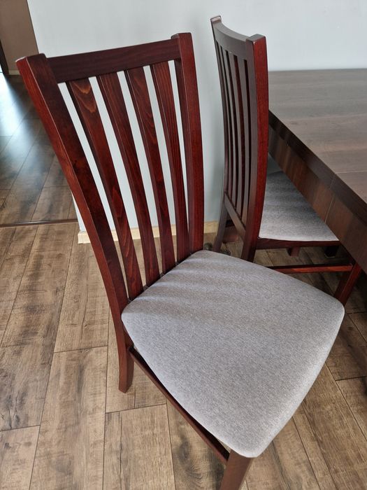 Krzesła z obiciem ciemny orzech