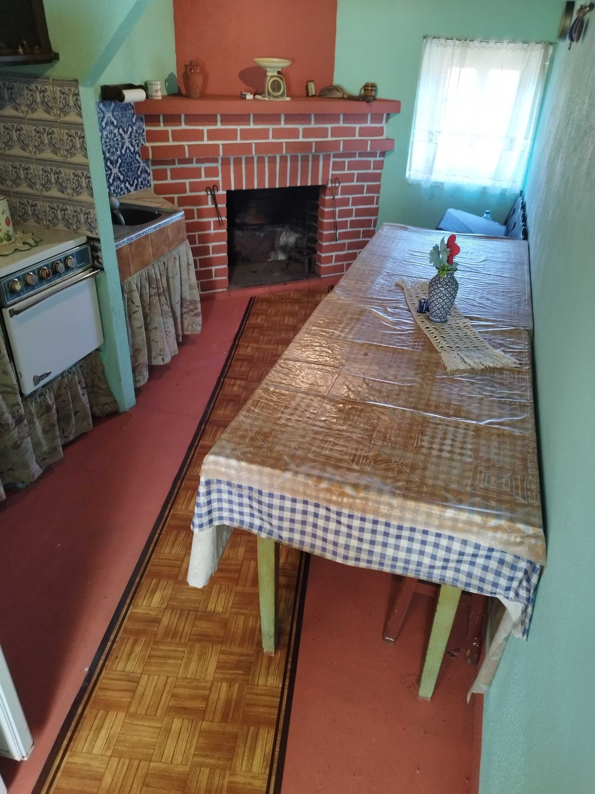 Vende-se casa antiga