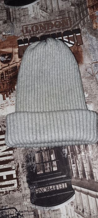 Жіноча шапка сіра та бордо