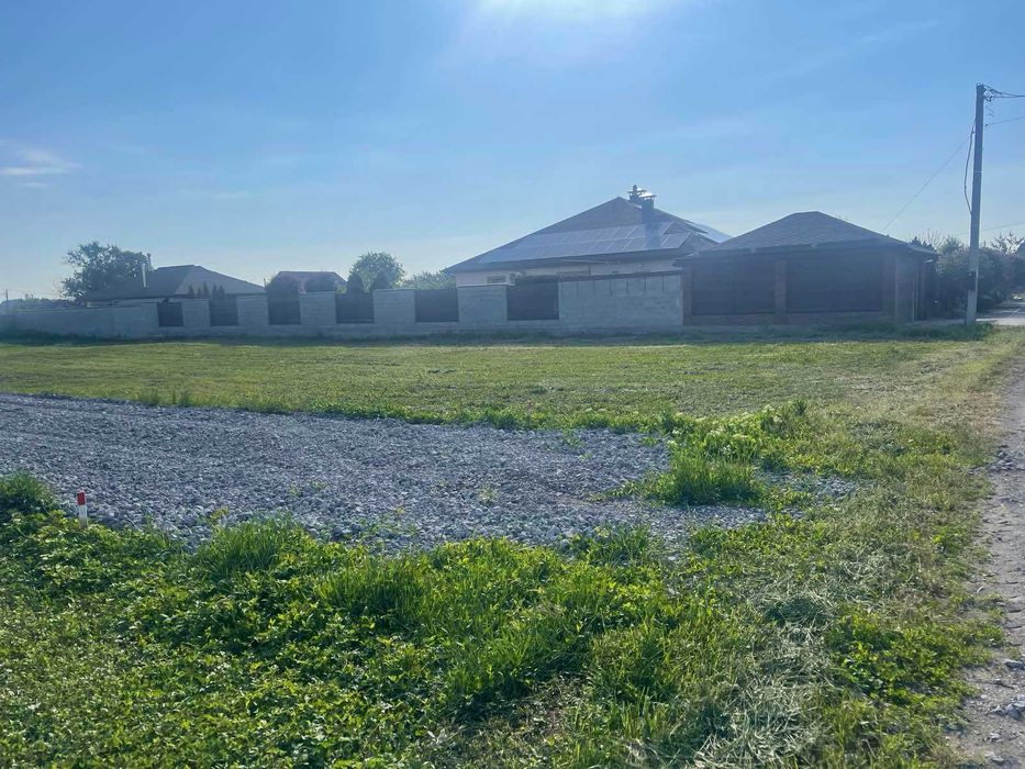 Продам участок в пос.Обуховка