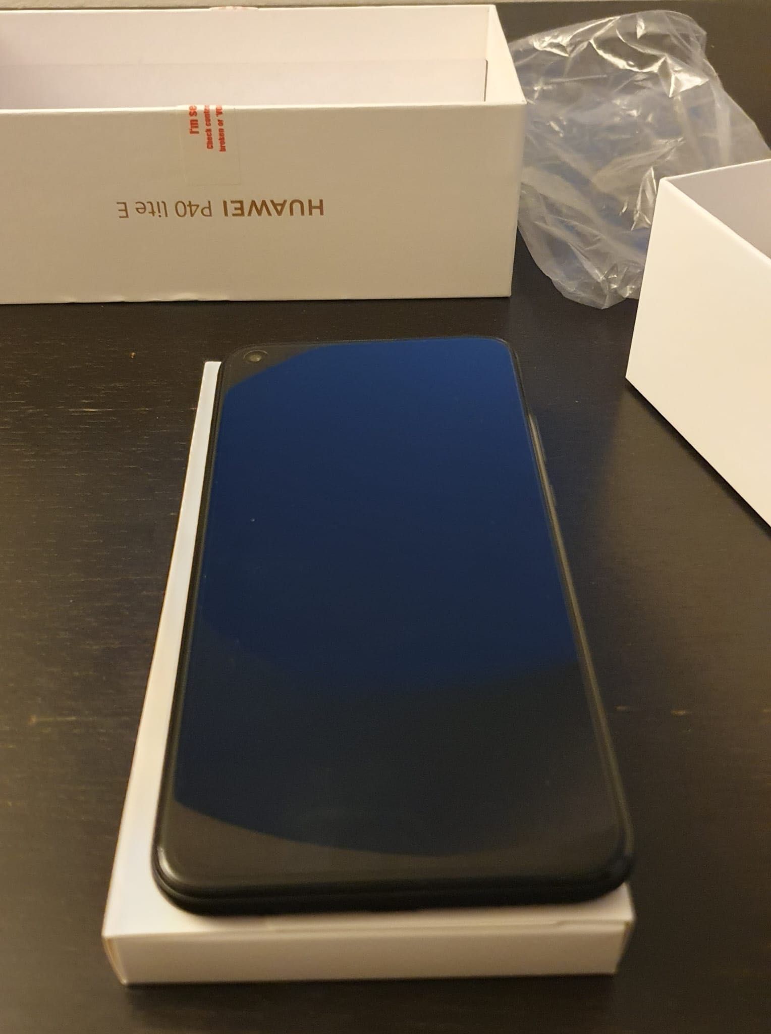 Unused and new Huawei P40 lite E. 100€