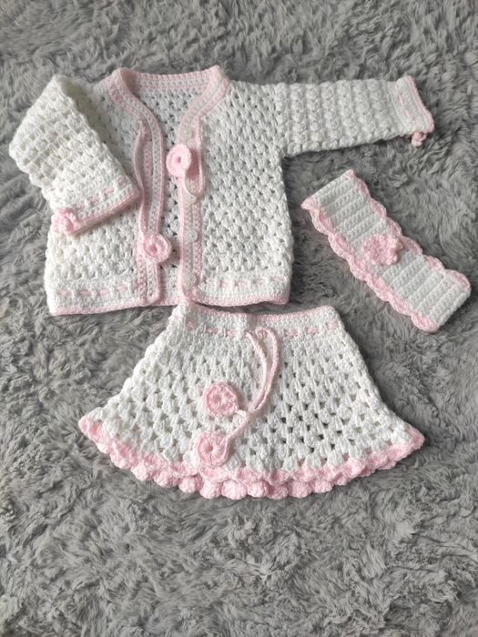 Szydełkowe love: Sweterek, spódniczka, czapka, szalik, miś