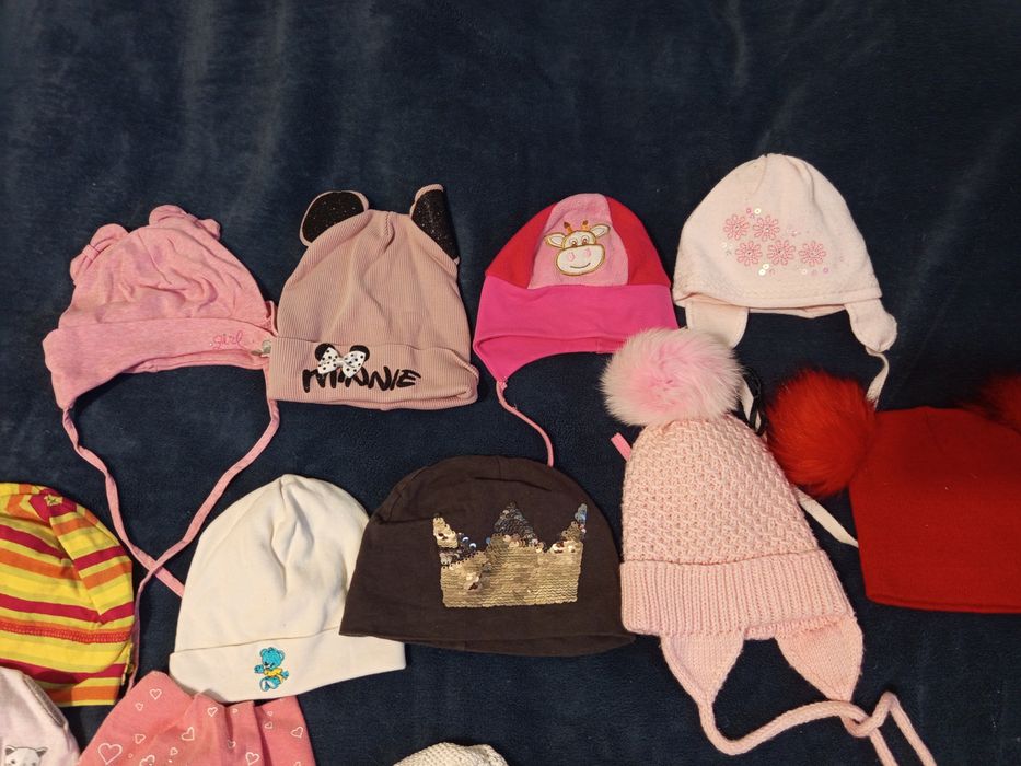 Шапочки,слюнявчки, колготки від 6 місяців до 18.