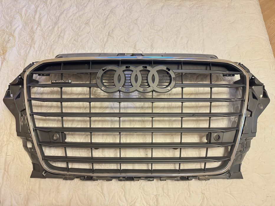 Продам решетку радиатора дорест Audi A3 2015 8V558365B