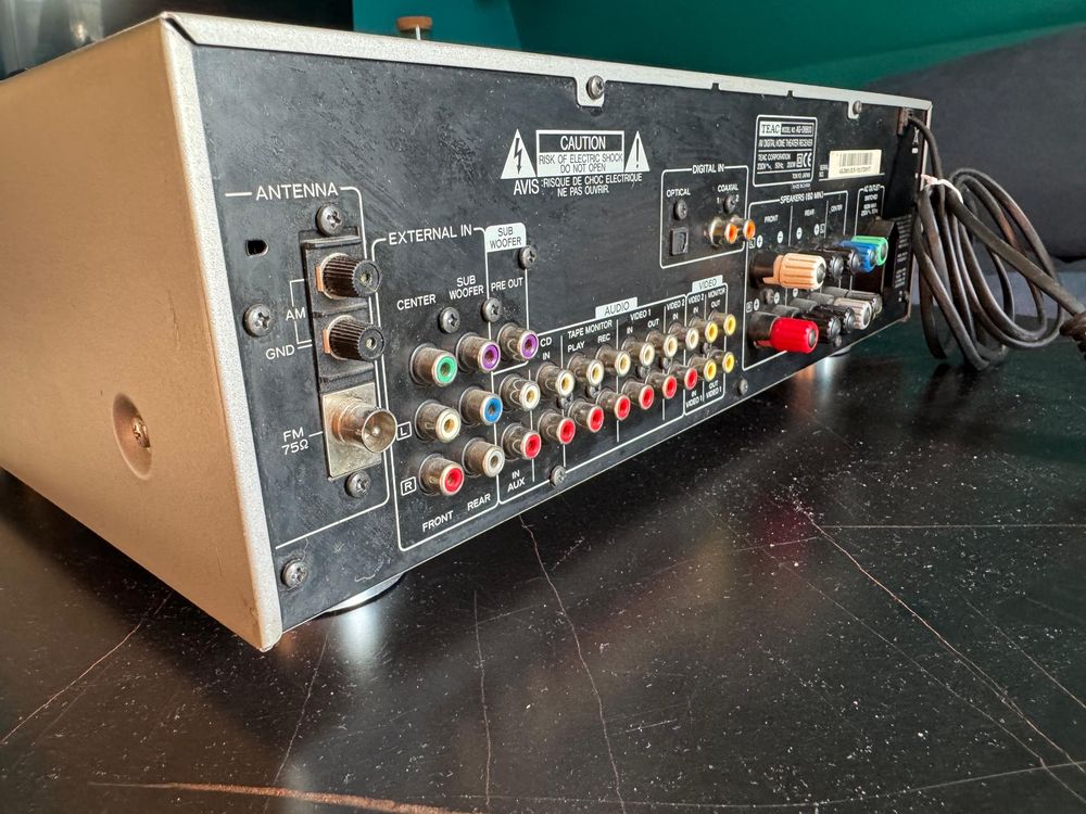 Teac AG-D8800 srebrny z pilotem