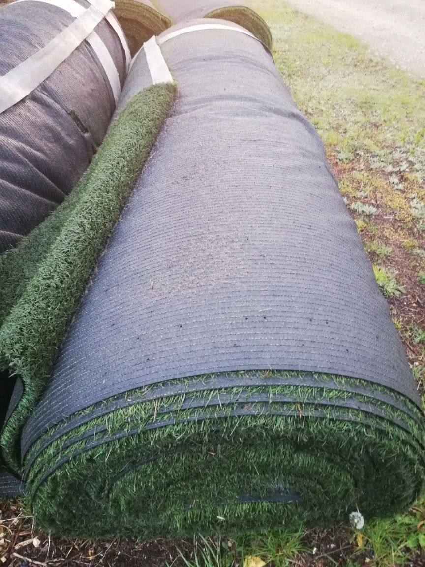 Sztuczna trawa boiskowa ze Szwecji 40 mm wys.  gęsta 4m x60 m