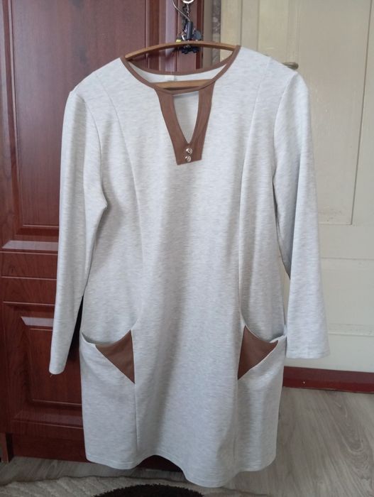 Продам сукню з довгим рукавом