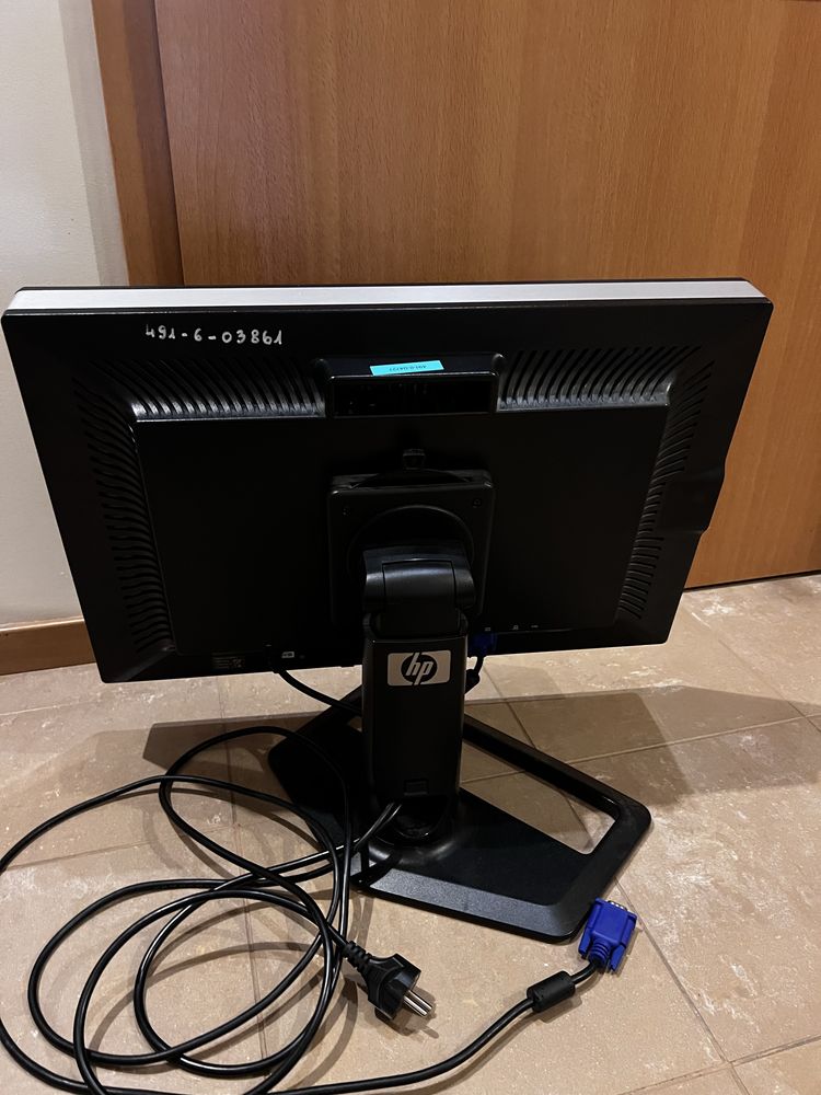 Monitor HP ZR24W 24'' S-IPS LED 1920x1200 Pivot HDMI DisplayPort DVI