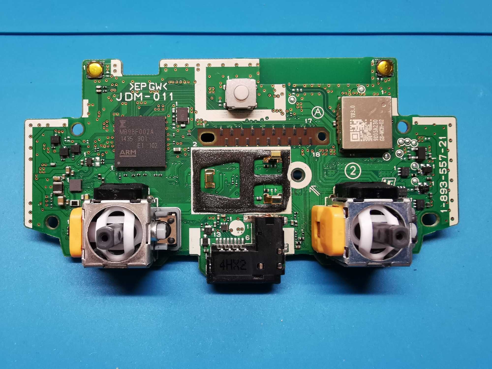 DualShock 4 V1 USB-C analogi HALLA