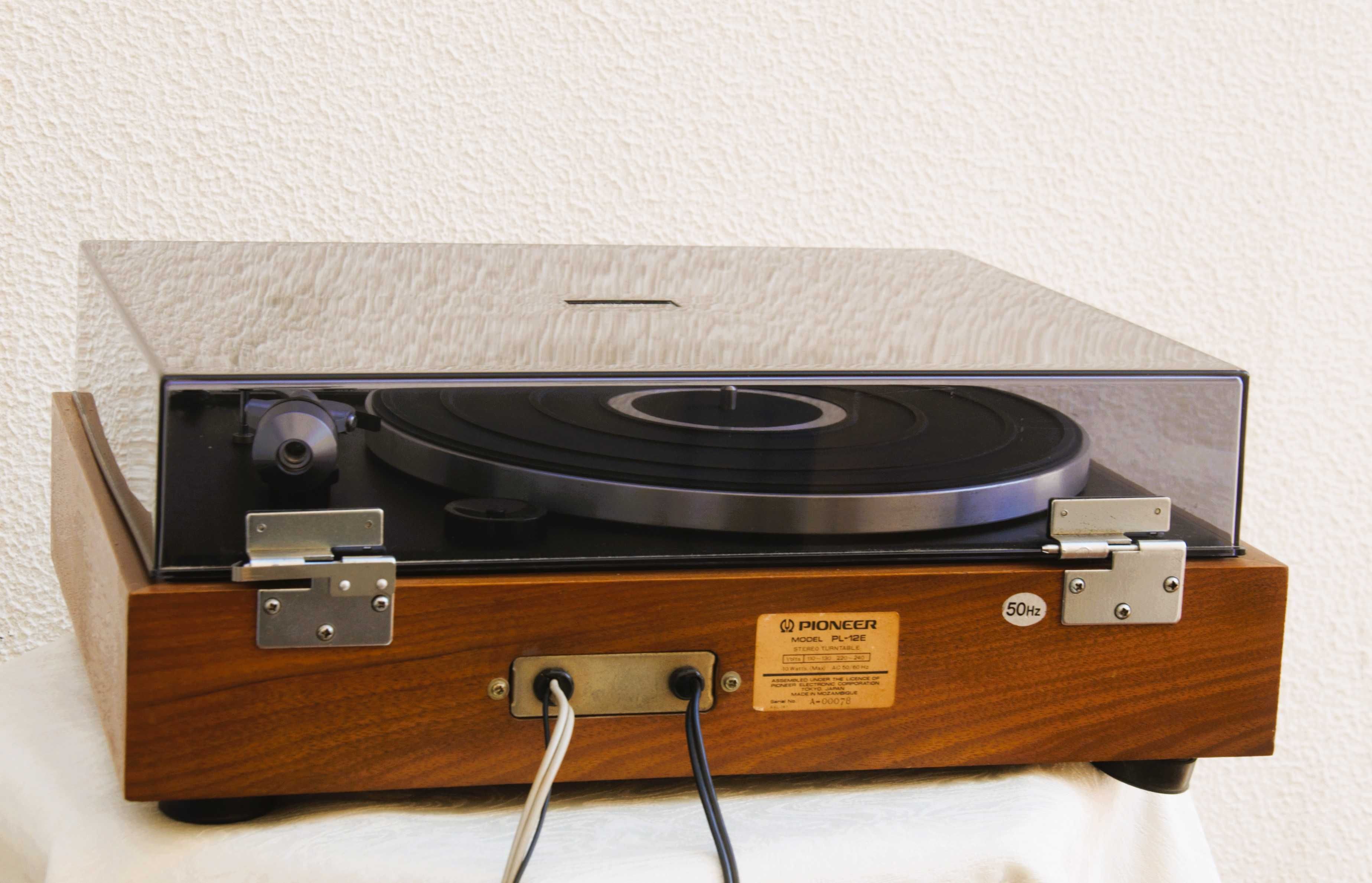 Pioneer  PL 12E Stereo Turntable