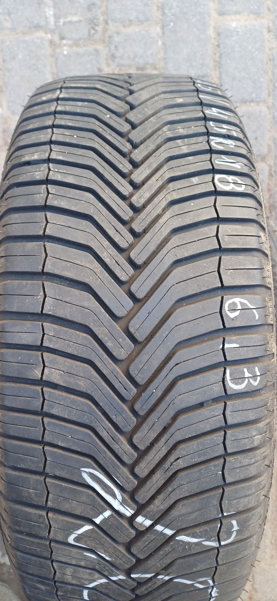 MICHELIN 225/45R18 95Y , pojedyńcza opona wielosezonowa.