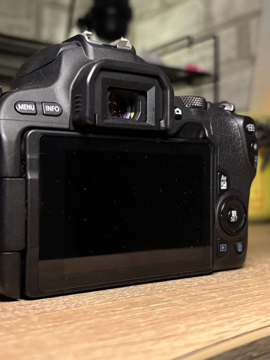 Камера Canon eos 200d