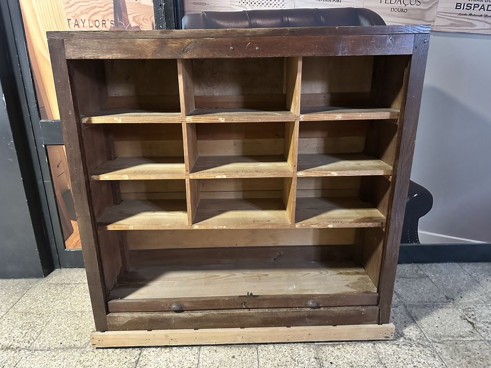 Movel arquivo ideal para discos de vinil!