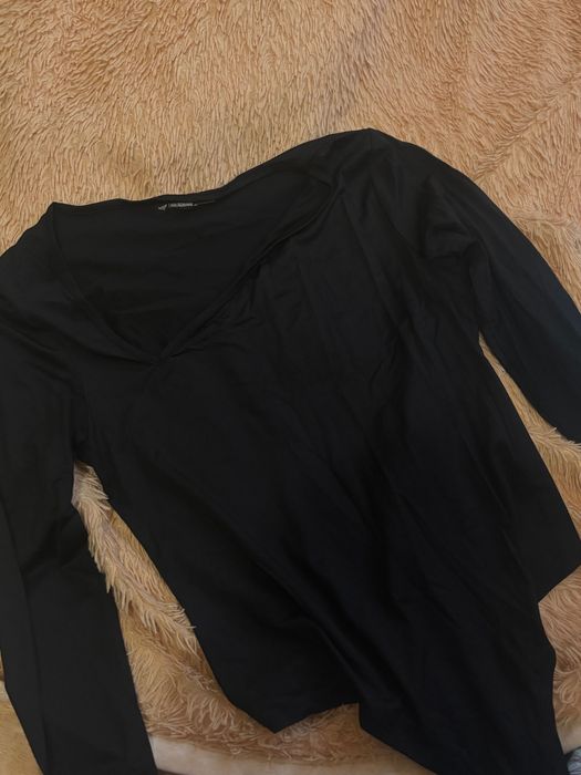 Боді однотонний з вирізом на бік
Threadbare